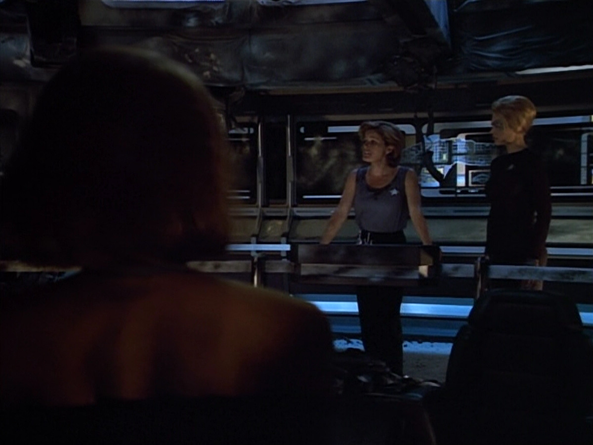 extant_StarTrek_VOY_4x09-YearOfHellPart2_02859.jpg