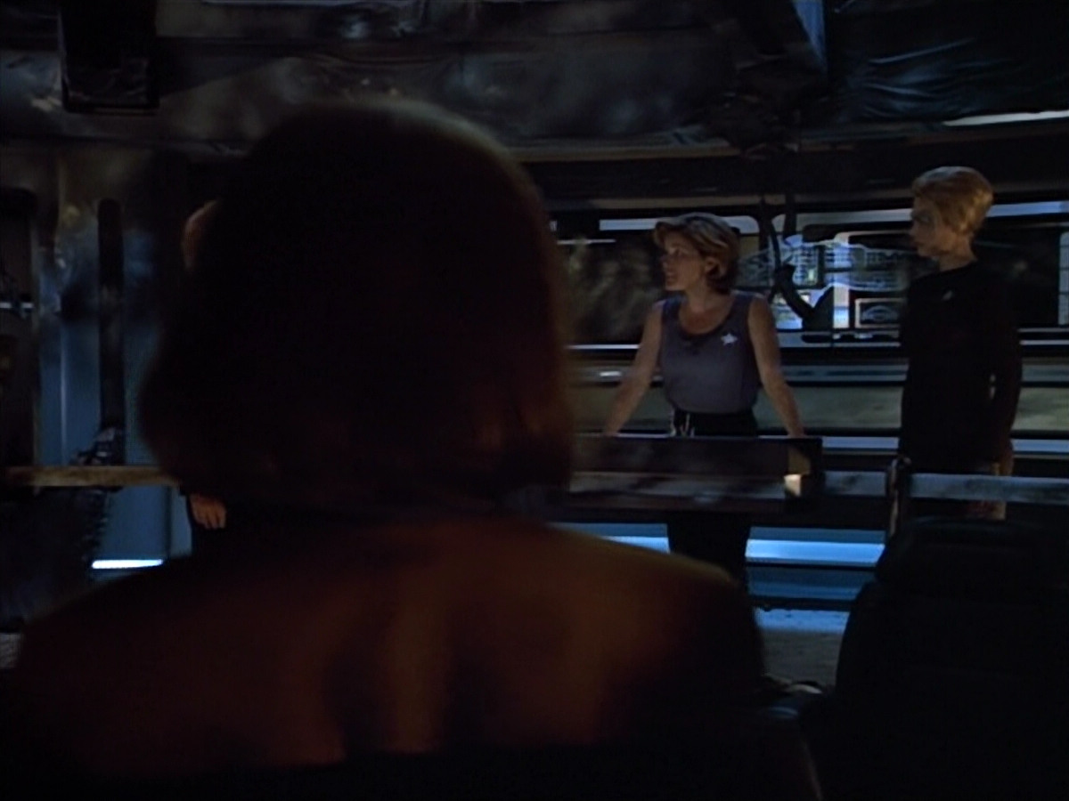 extant_StarTrek_VOY_4x09-YearOfHellPart2_02860.jpg