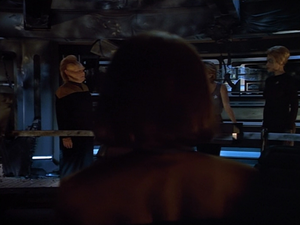 extant_StarTrek_VOY_4x09-YearOfHellPart2_02861.jpg