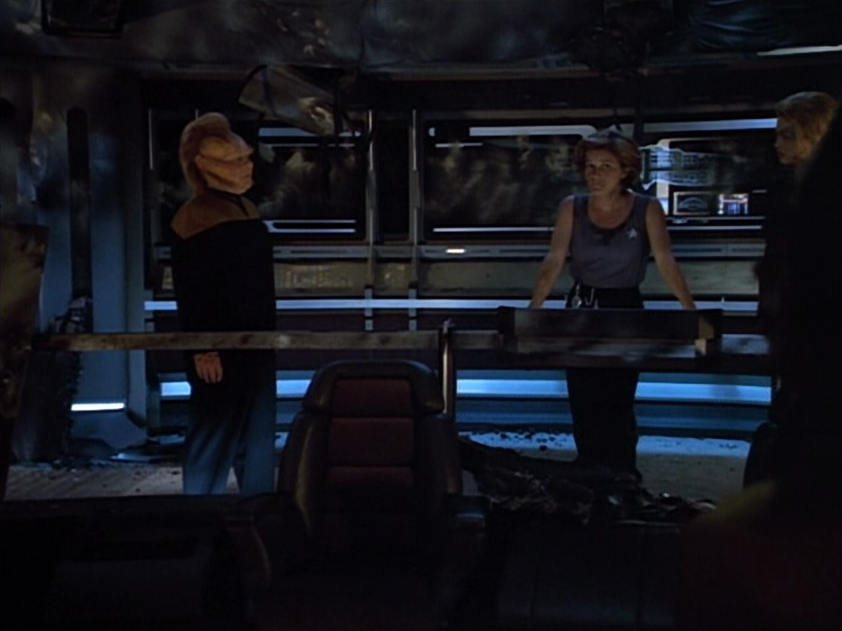 extant_StarTrek_VOY_4x09-YearOfHellPart2_02865.jpg