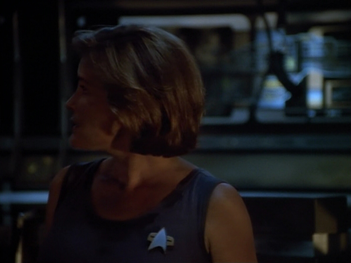 extant_StarTrek_VOY_4x09-YearOfHellPart2_02925.jpg