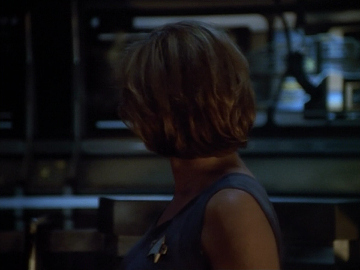 extant_StarTrek_VOY_4x09-YearOfHellPart2_02927.jpg
