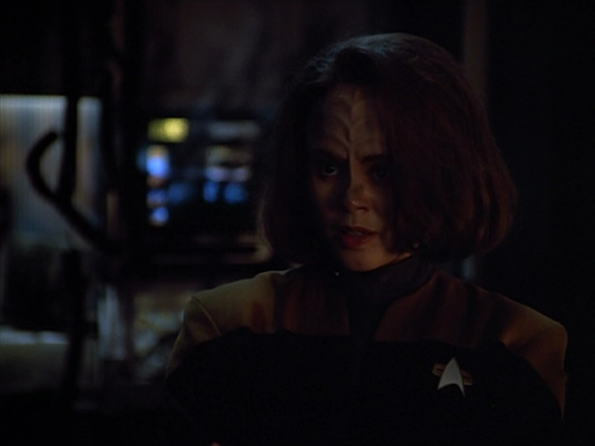 extant_StarTrek_VOY_4x09-YearOfHellPart2_02955.jpg