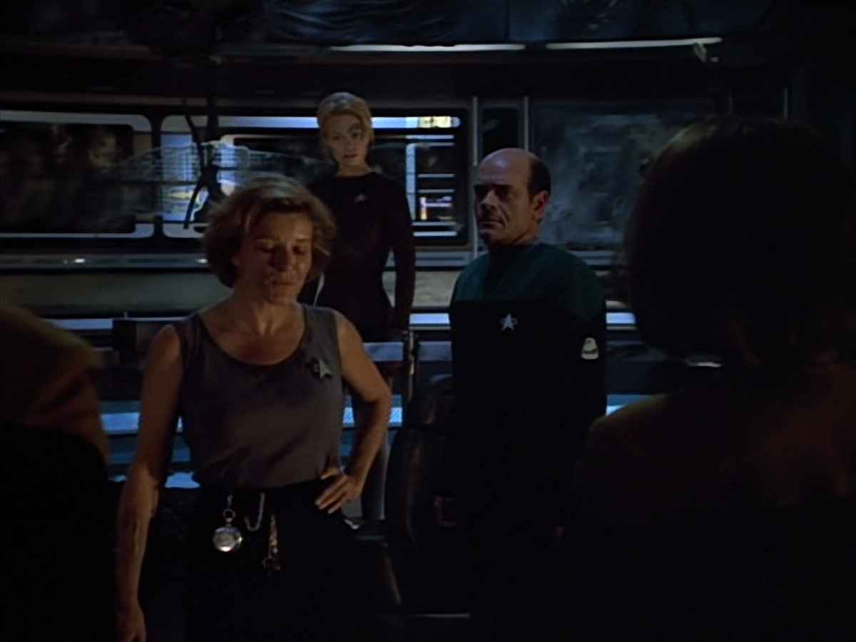 extant_StarTrek_VOY_4x09-YearOfHellPart2_02965.jpg