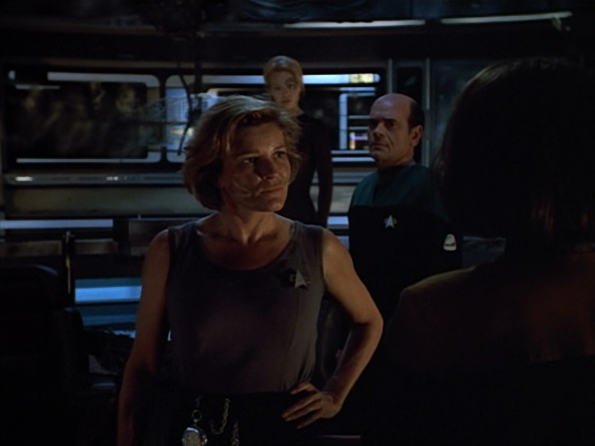 extant_StarTrek_VOY_4x09-YearOfHellPart2_02974.jpg