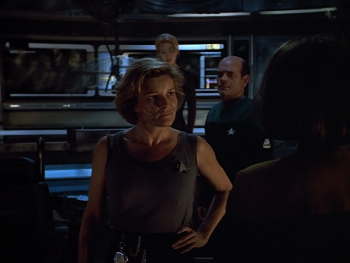 extant_StarTrek_VOY_4x09-YearOfHellPart2_02975.jpg