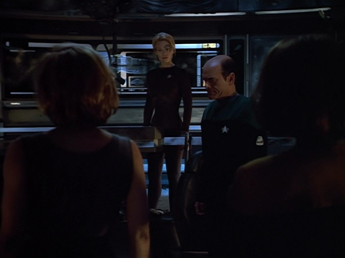 extant_StarTrek_VOY_4x09-YearOfHellPart2_02980.jpg