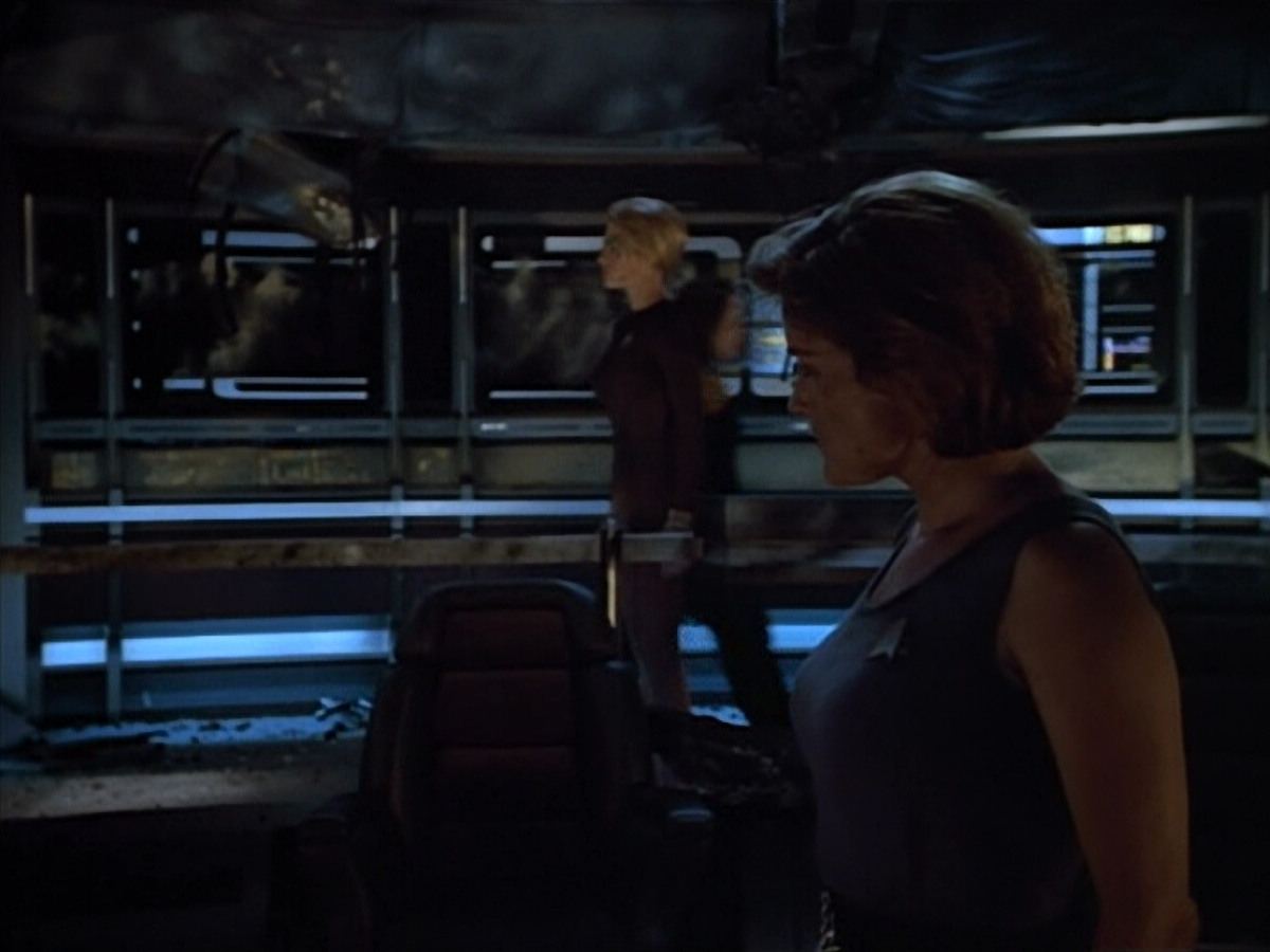 extant_StarTrek_VOY_4x09-YearOfHellPart2_02999.jpg