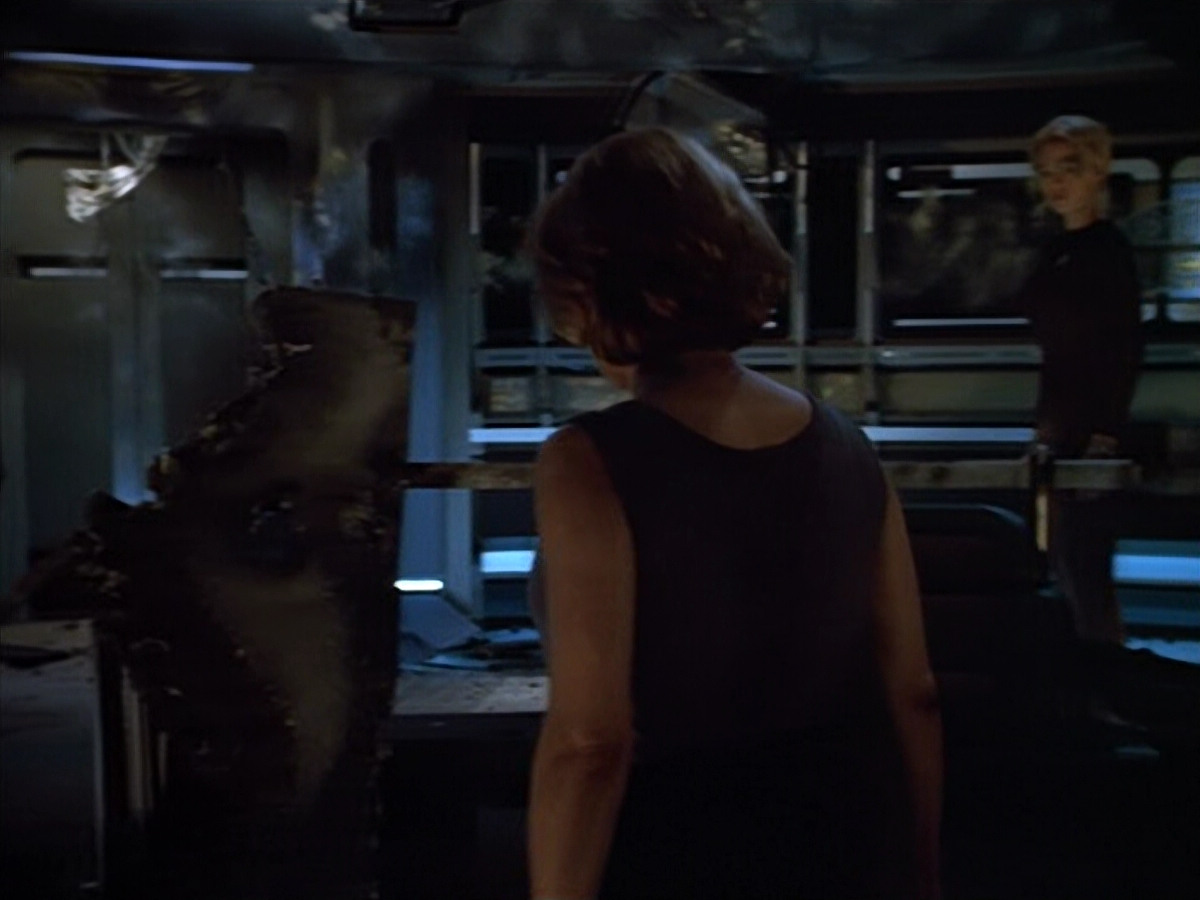 extant_StarTrek_VOY_4x09-YearOfHellPart2_03005.jpg