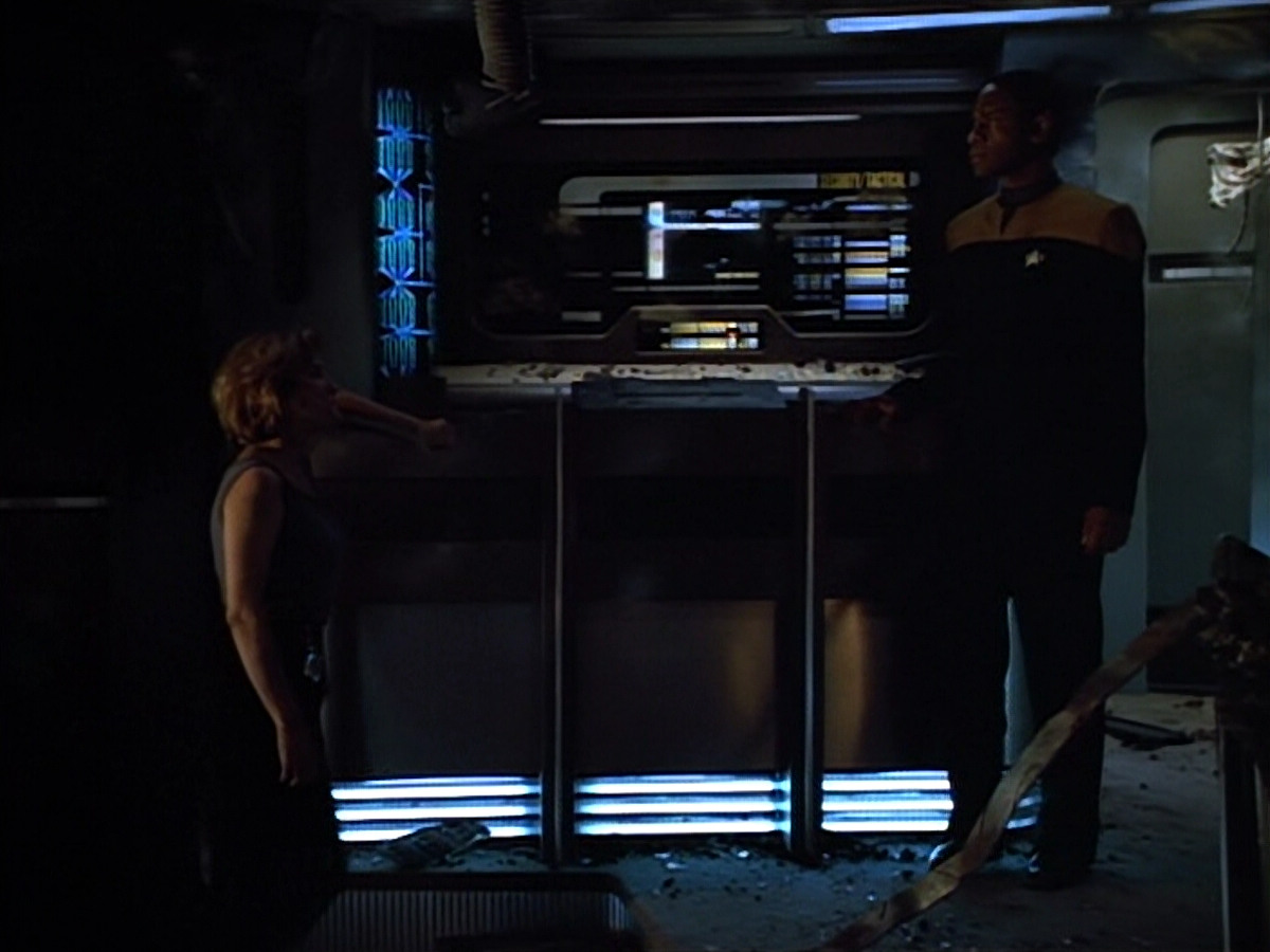 extant_StarTrek_VOY_4x09-YearOfHellPart2_03028.jpg