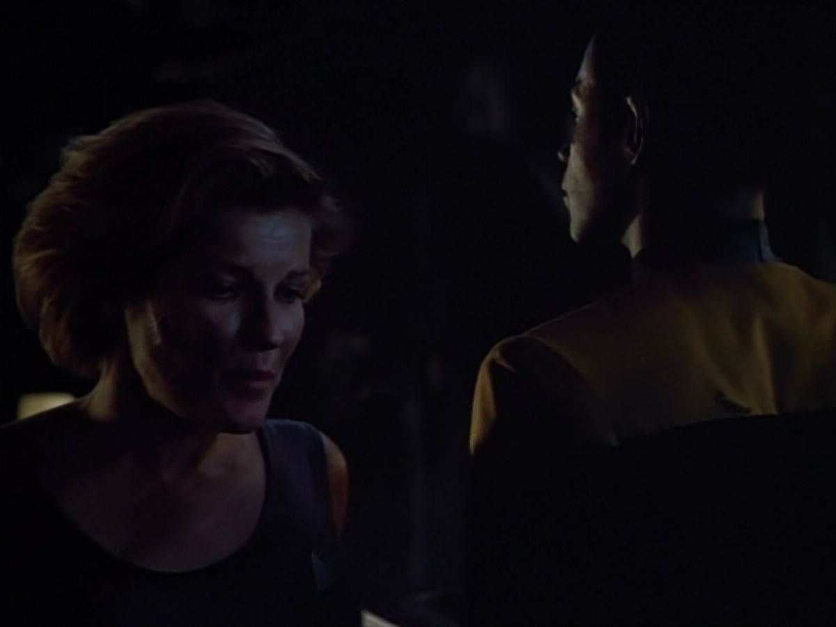 extant_StarTrek_VOY_4x09-YearOfHellPart2_03068.jpg