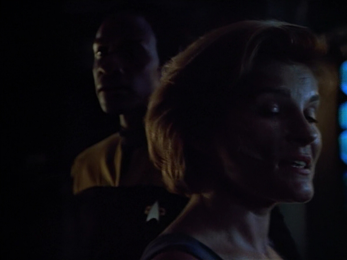 extant_StarTrek_VOY_4x09-YearOfHellPart2_03071.jpg