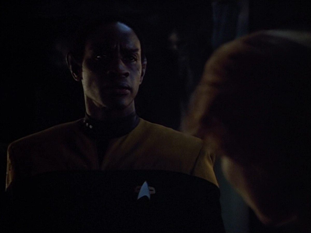 extant_StarTrek_VOY_4x09-YearOfHellPart2_03073.jpg