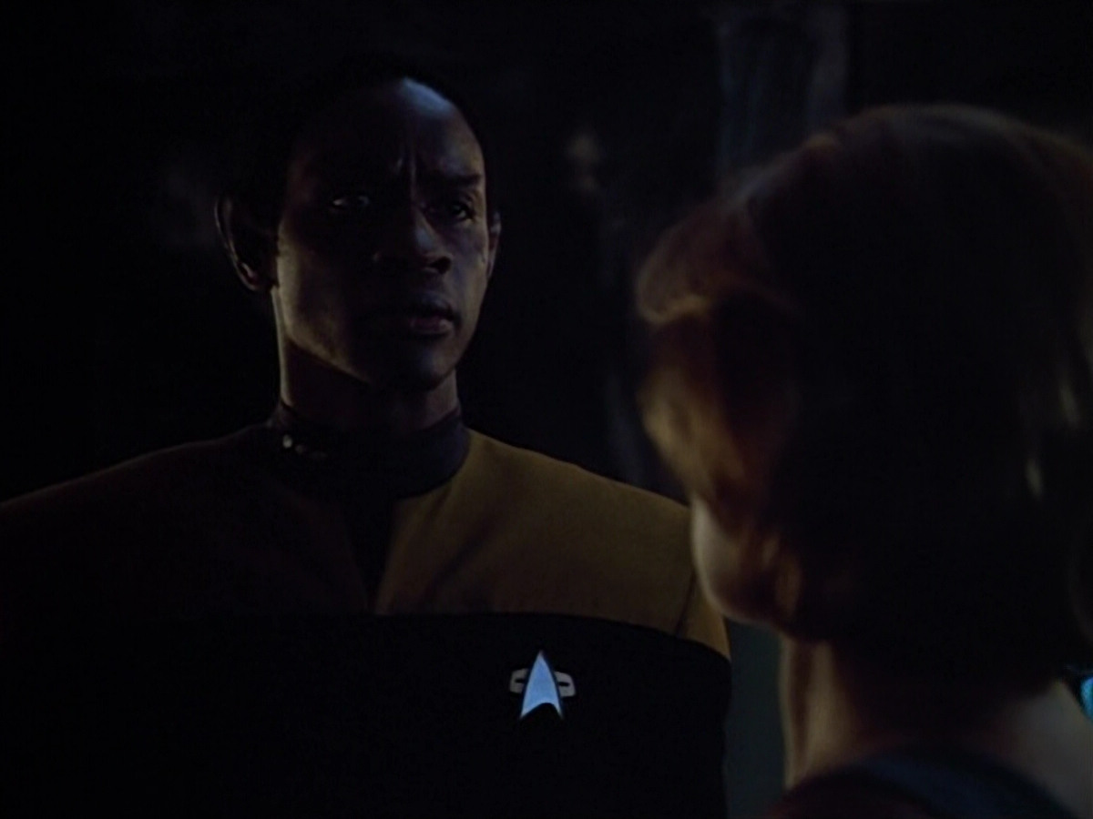 extant_StarTrek_VOY_4x09-YearOfHellPart2_03076.jpg