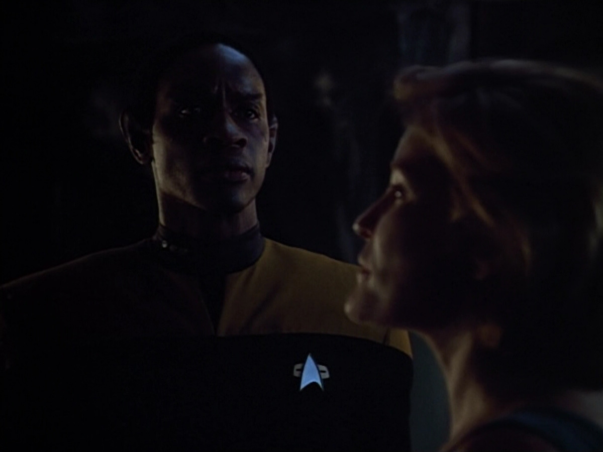 extant_StarTrek_VOY_4x09-YearOfHellPart2_03079.jpg