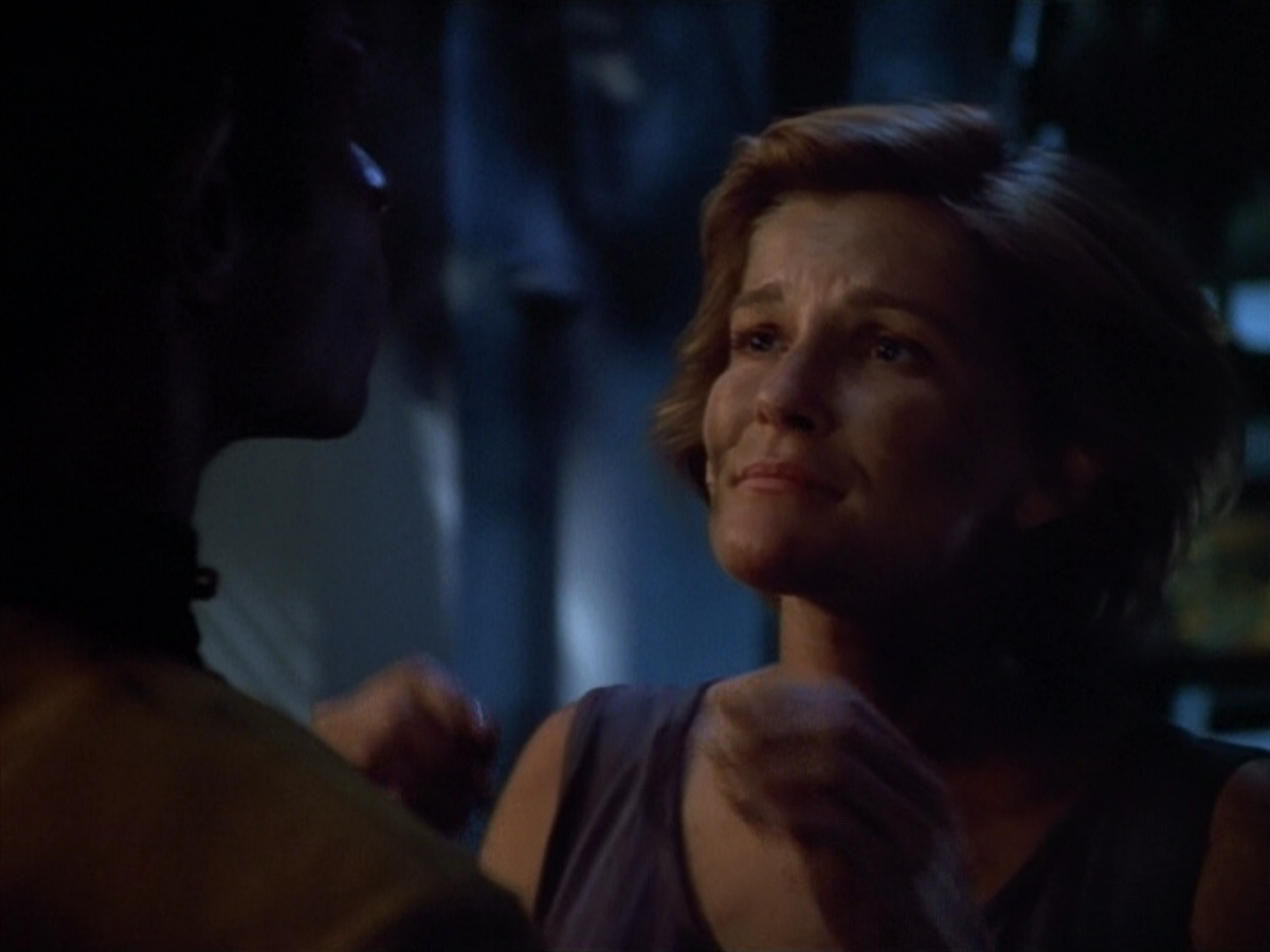 extant_StarTrek_VOY_4x09-YearOfHellPart2_03115.jpg