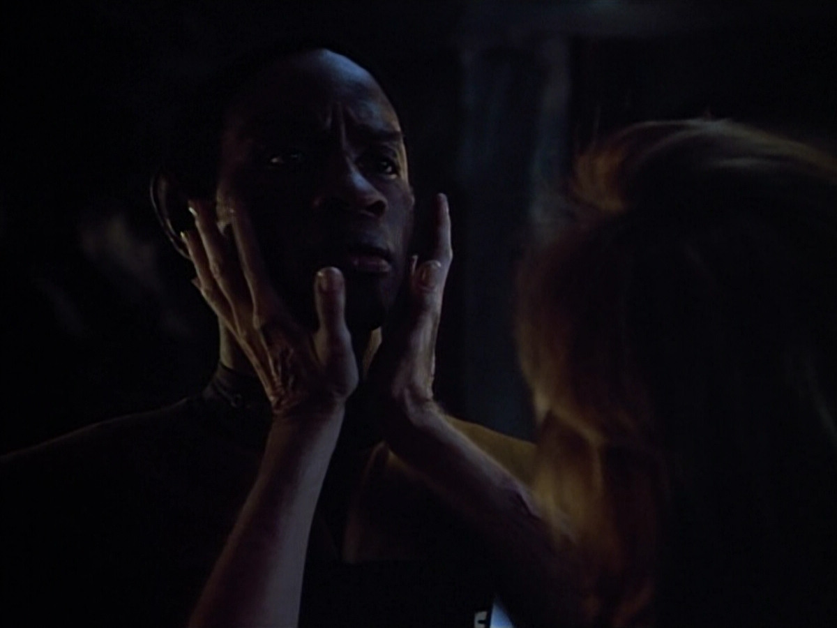 extant_StarTrek_VOY_4x09-YearOfHellPart2_03120.jpg
