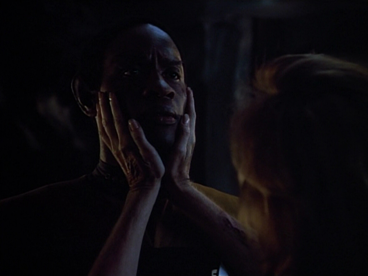 extant_StarTrek_VOY_4x09-YearOfHellPart2_03122.jpg