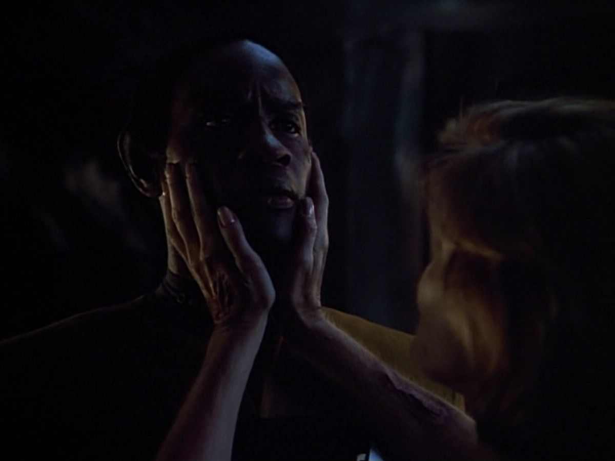 extant_StarTrek_VOY_4x09-YearOfHellPart2_03124.jpg