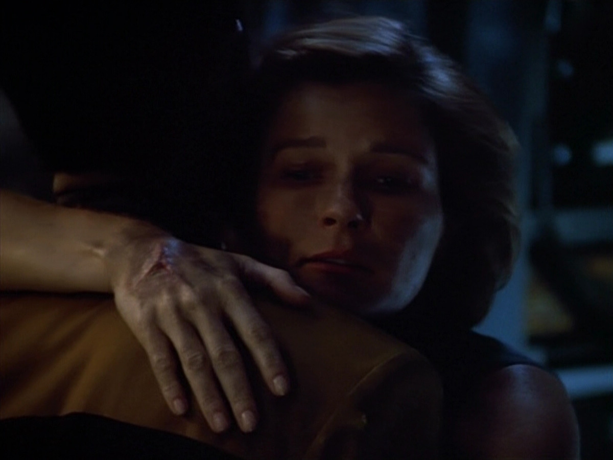 extant_StarTrek_VOY_4x09-YearOfHellPart2_03128.jpg