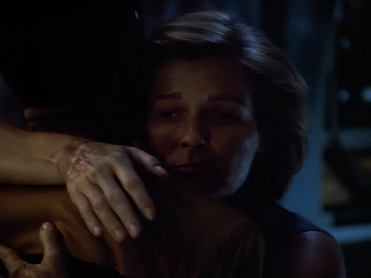 extant_StarTrek_VOY_4x09-YearOfHellPart2_03129.jpg