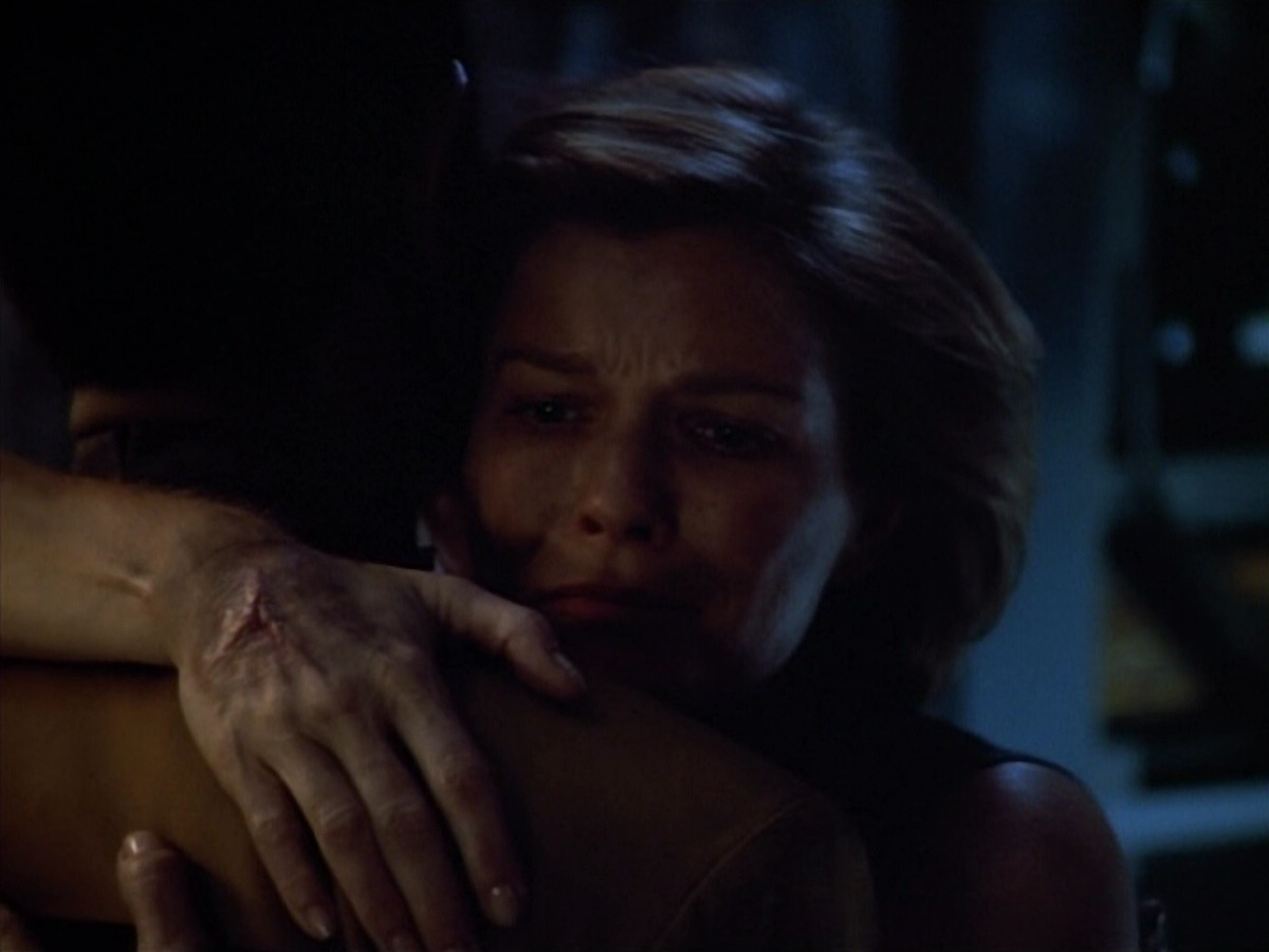 extant_StarTrek_VOY_4x09-YearOfHellPart2_03142.jpg