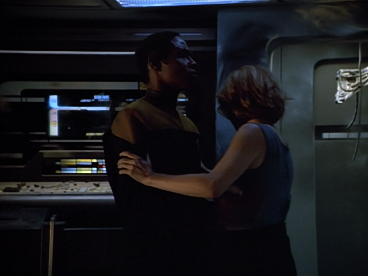 extant_StarTrek_VOY_4x09-YearOfHellPart2_03149.jpg