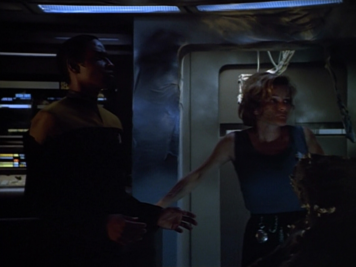 extant_StarTrek_VOY_4x09-YearOfHellPart2_03151.jpg