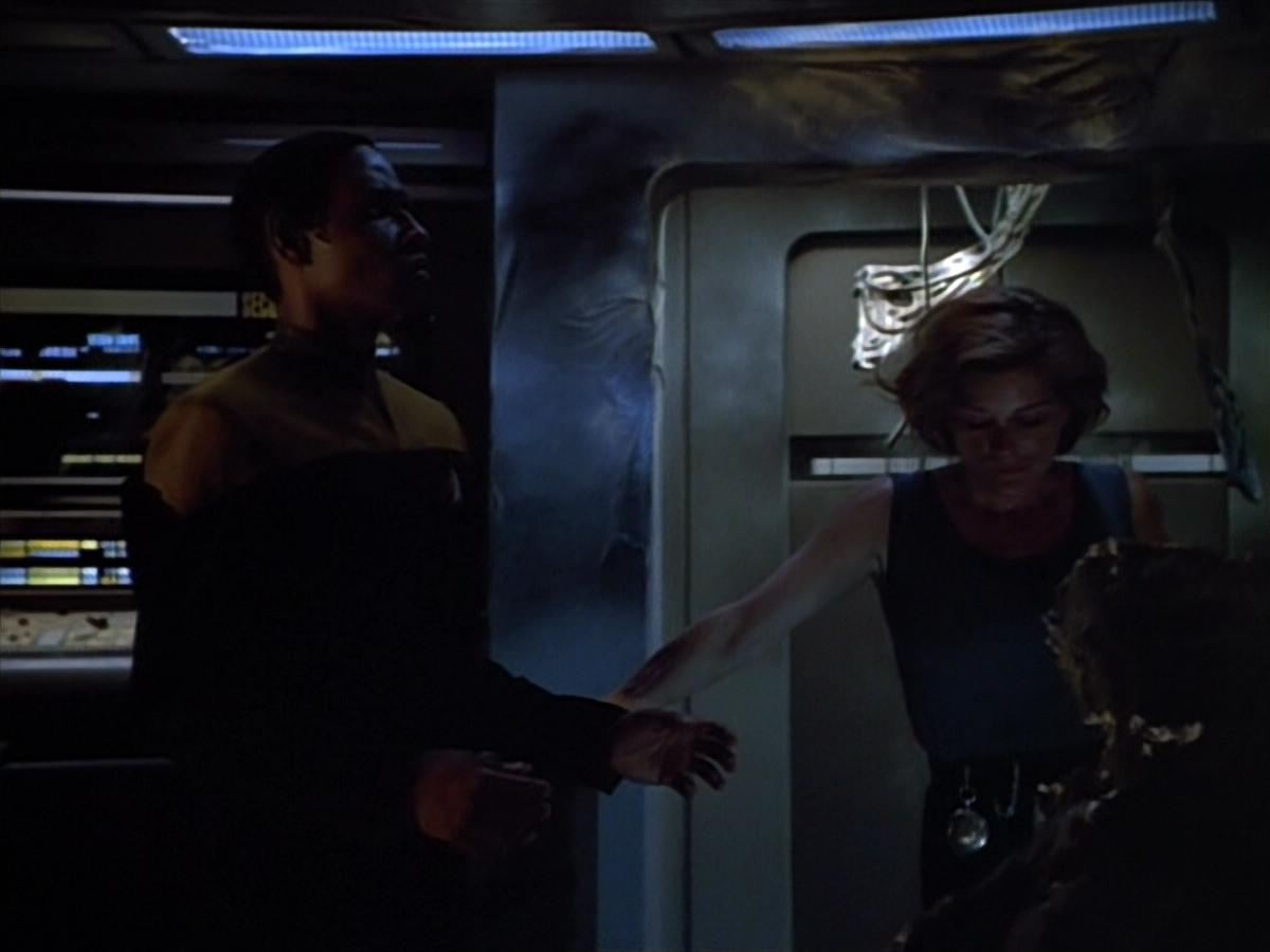 extant_StarTrek_VOY_4x09-YearOfHellPart2_03152.jpg