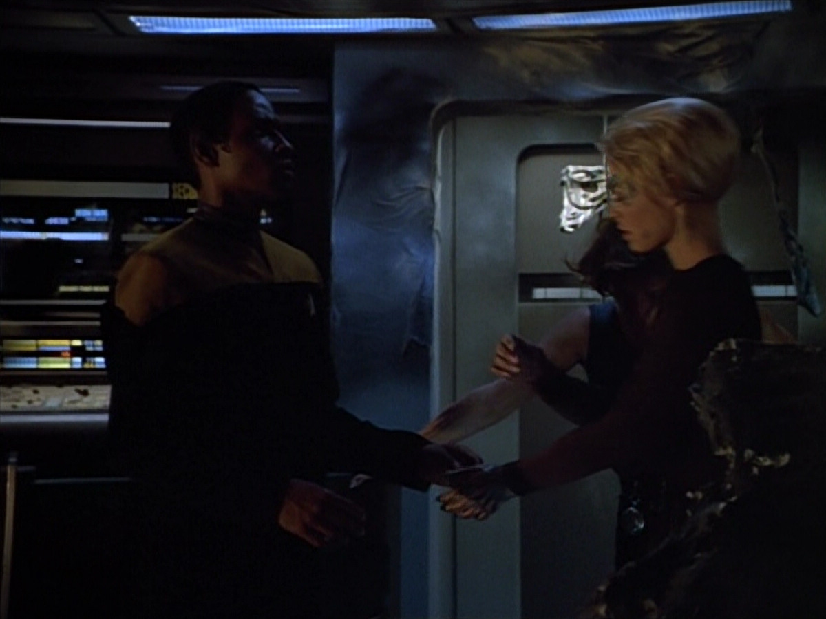 extant_StarTrek_VOY_4x09-YearOfHellPart2_03153.jpg