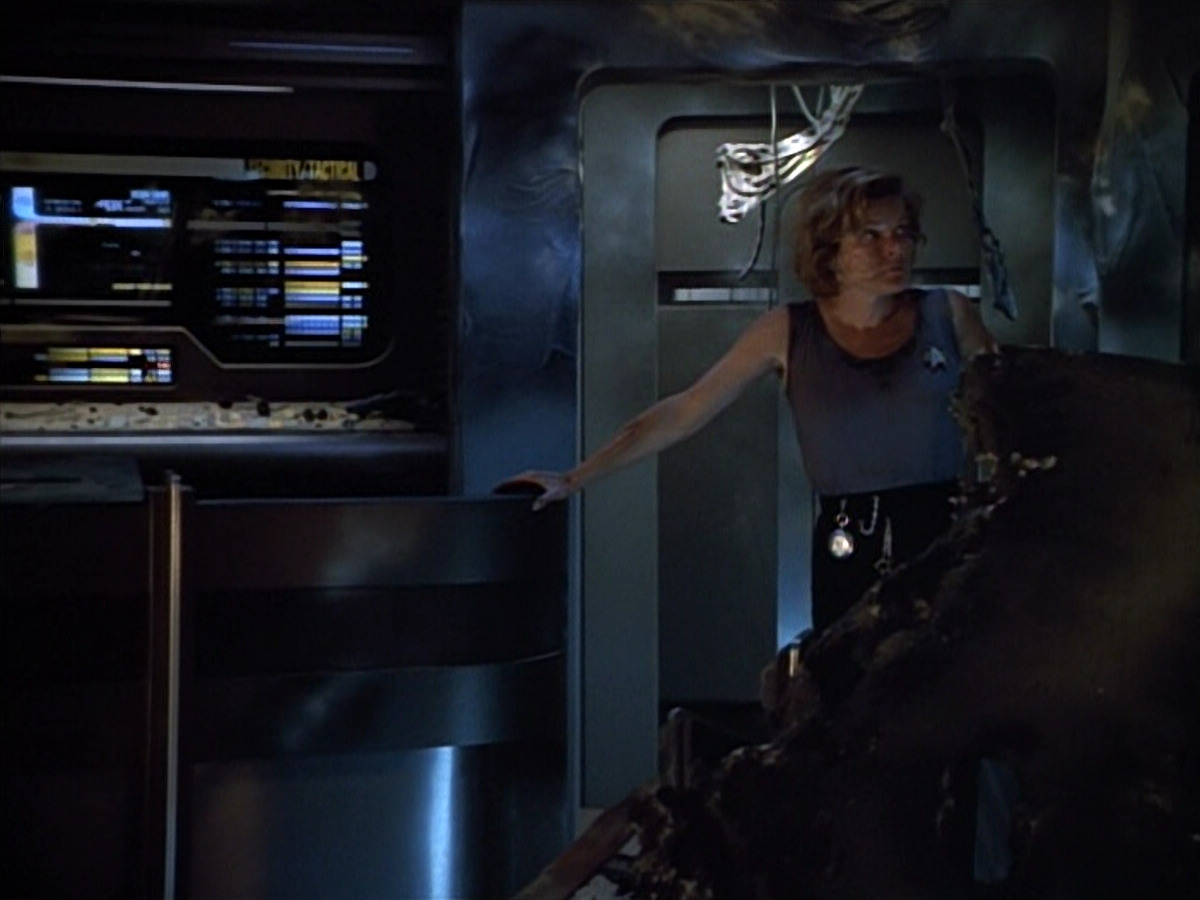 extant_StarTrek_VOY_4x09-YearOfHellPart2_03160.jpg