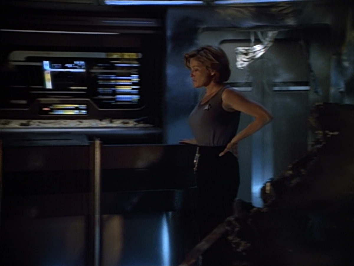 extant_StarTrek_VOY_4x09-YearOfHellPart2_03163.jpg