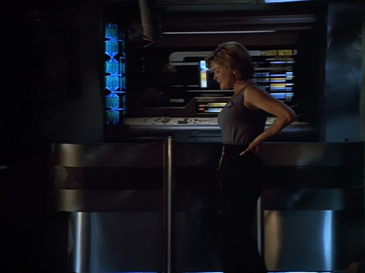 extant_StarTrek_VOY_4x09-YearOfHellPart2_03165.jpg