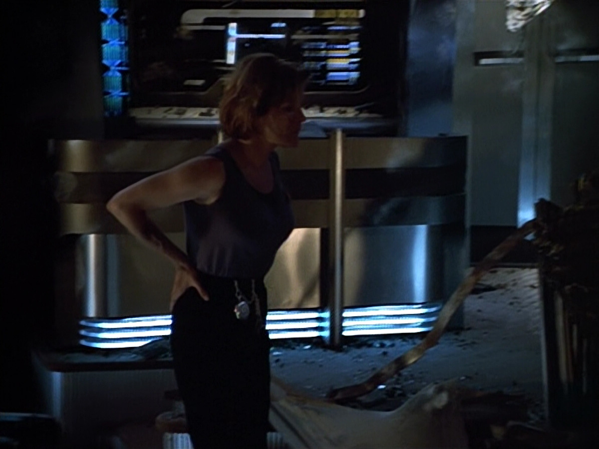 extant_StarTrek_VOY_4x09-YearOfHellPart2_03173.jpg