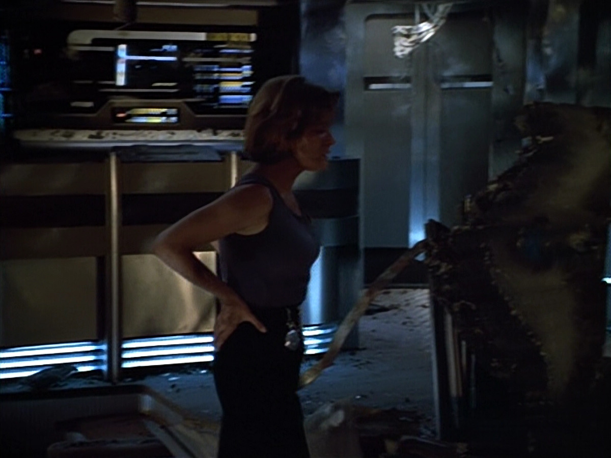 extant_StarTrek_VOY_4x09-YearOfHellPart2_03174.jpg