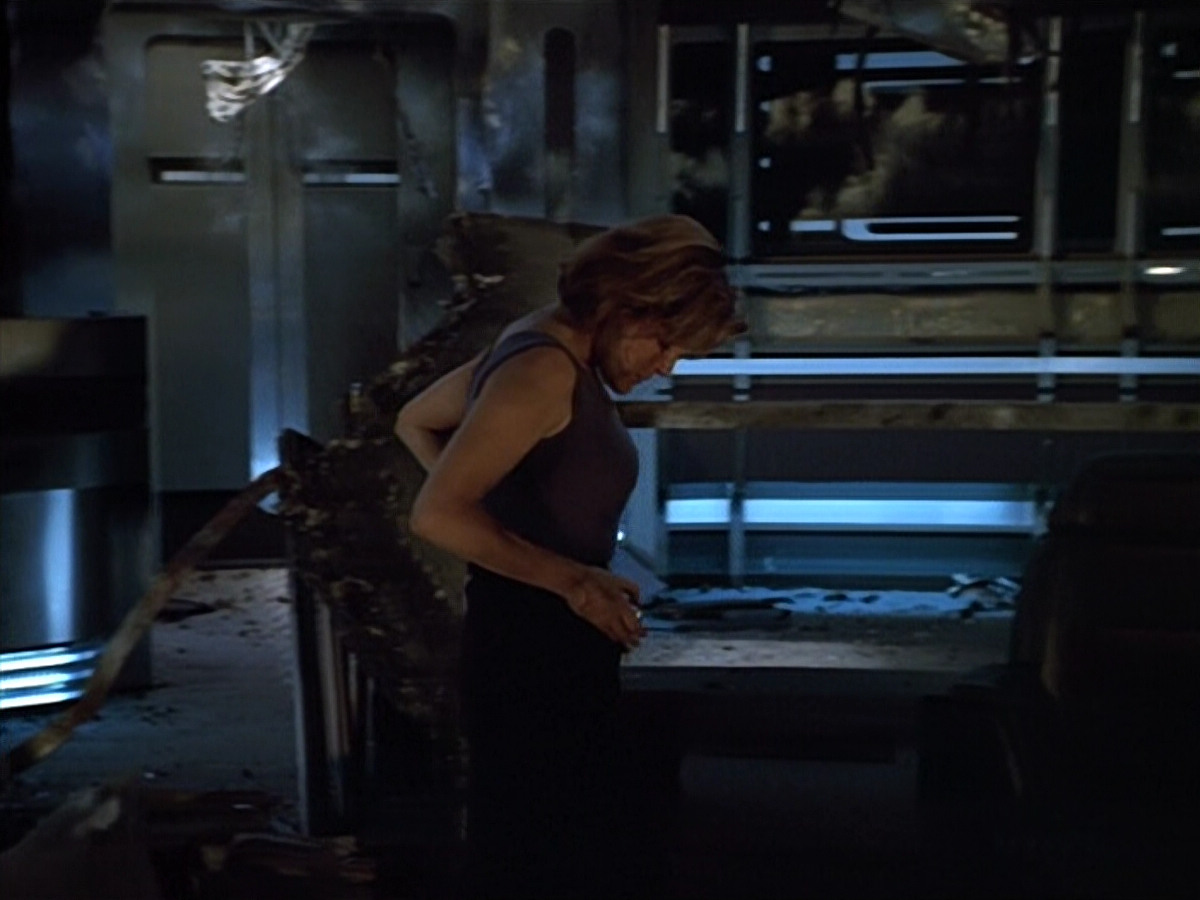 extant_StarTrek_VOY_4x09-YearOfHellPart2_03176.jpg