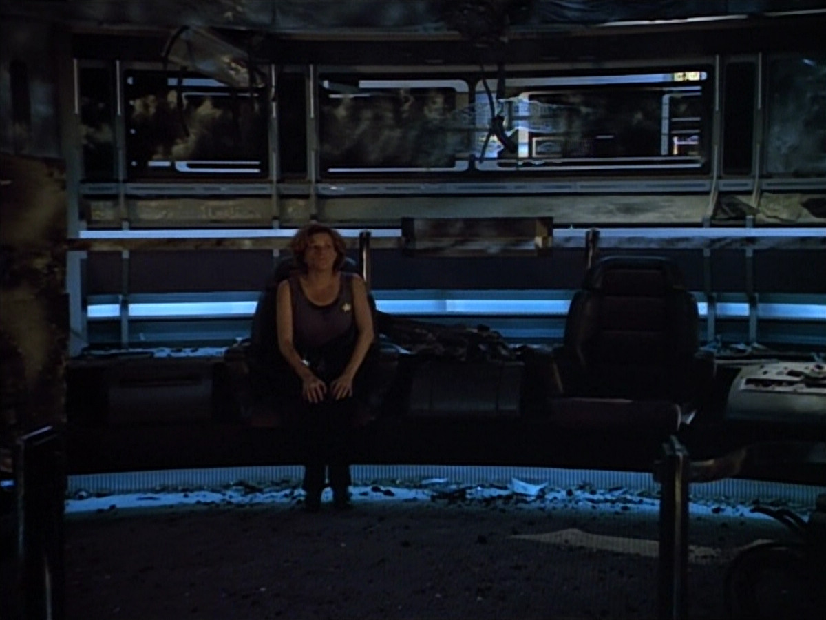 extant_StarTrek_VOY_4x09-YearOfHellPart2_03195.jpg