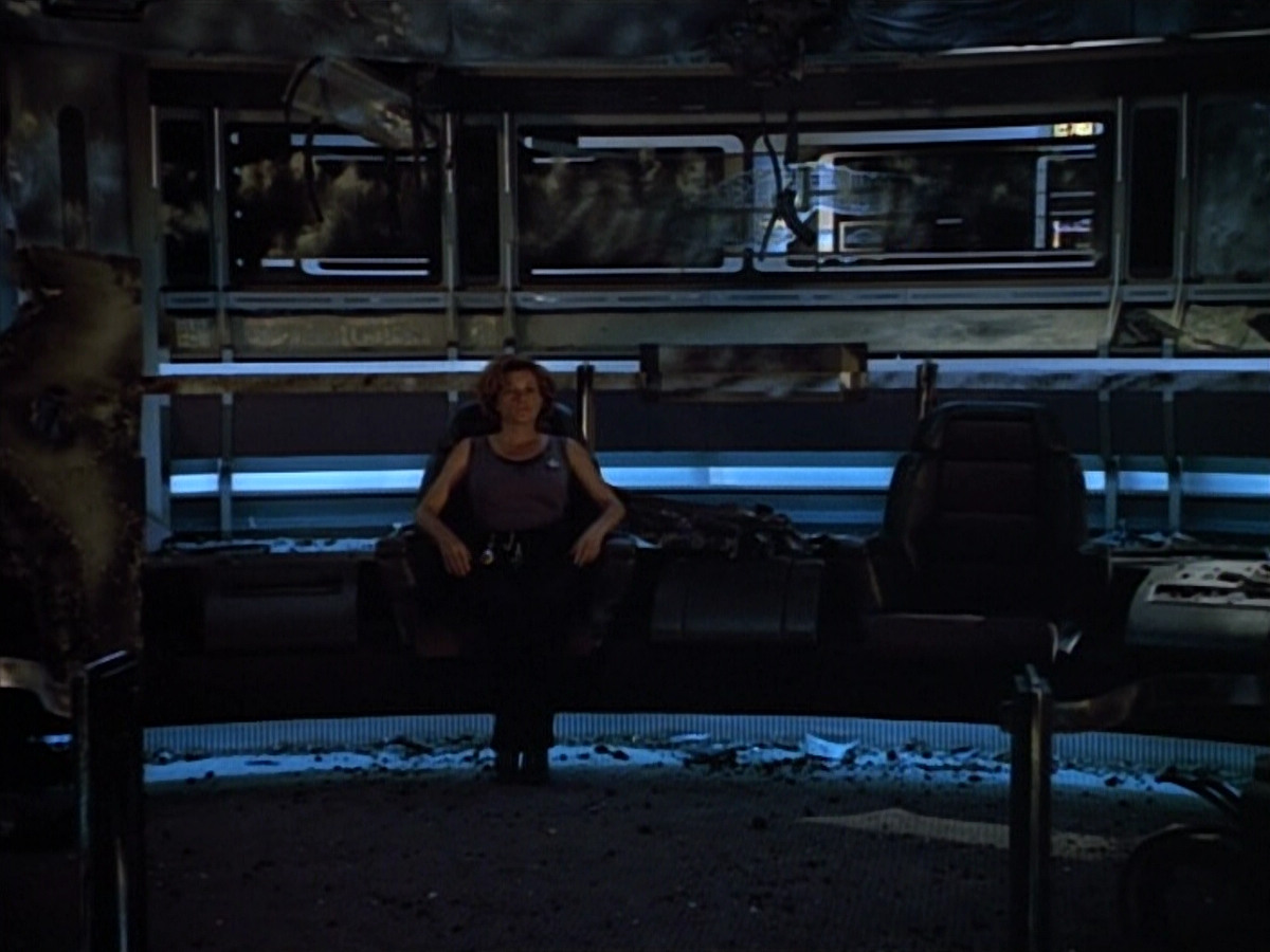 extant_StarTrek_VOY_4x09-YearOfHellPart2_03197.jpg