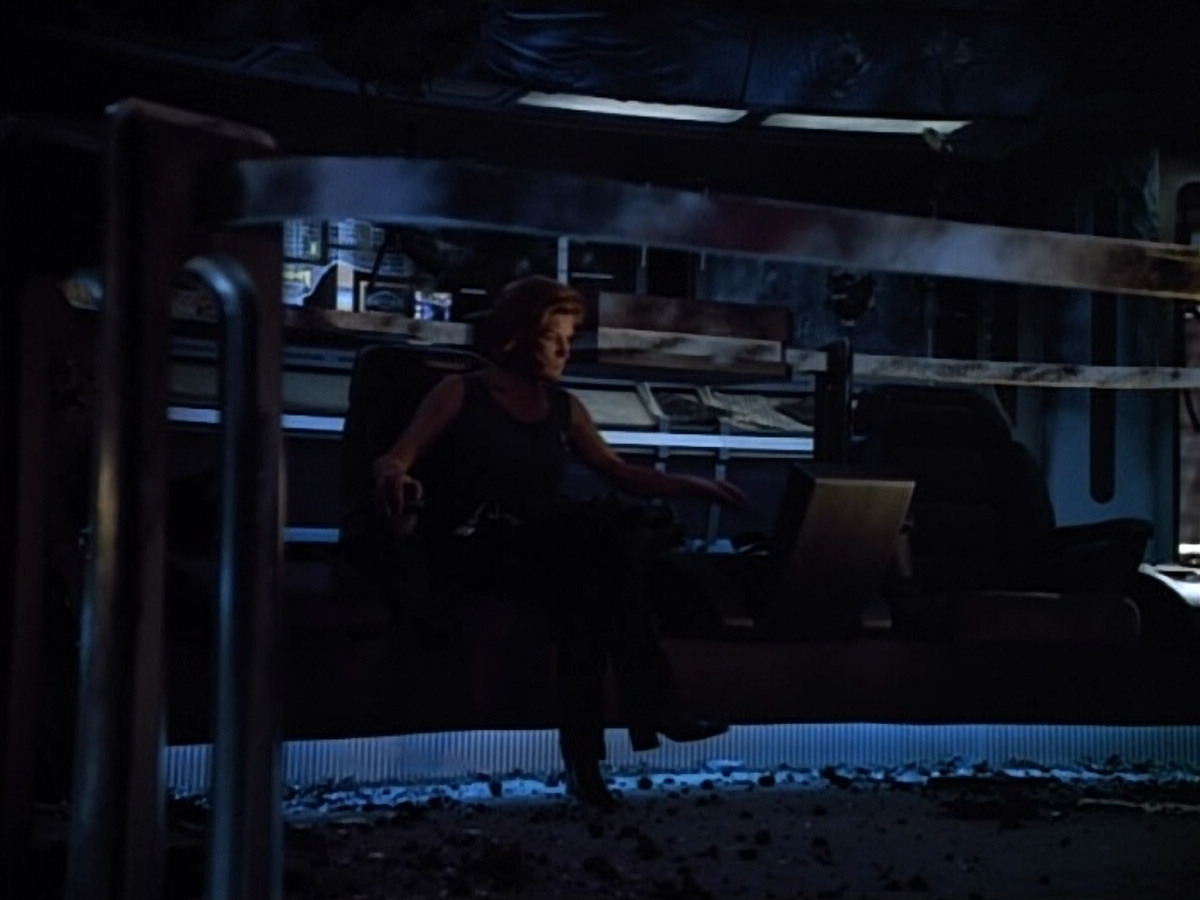 extant_StarTrek_VOY_4x09-YearOfHellPart2_03218.jpg