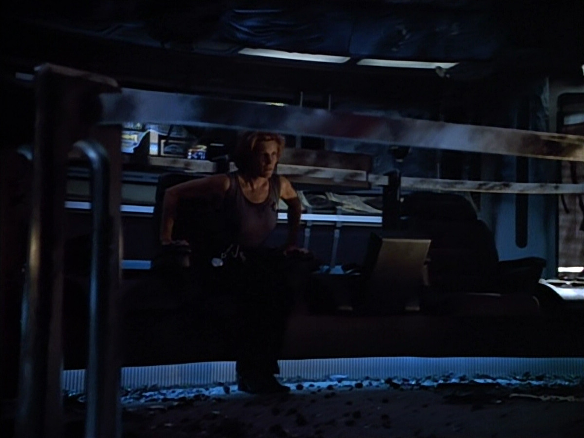 extant_StarTrek_VOY_4x09-YearOfHellPart2_03229.jpg