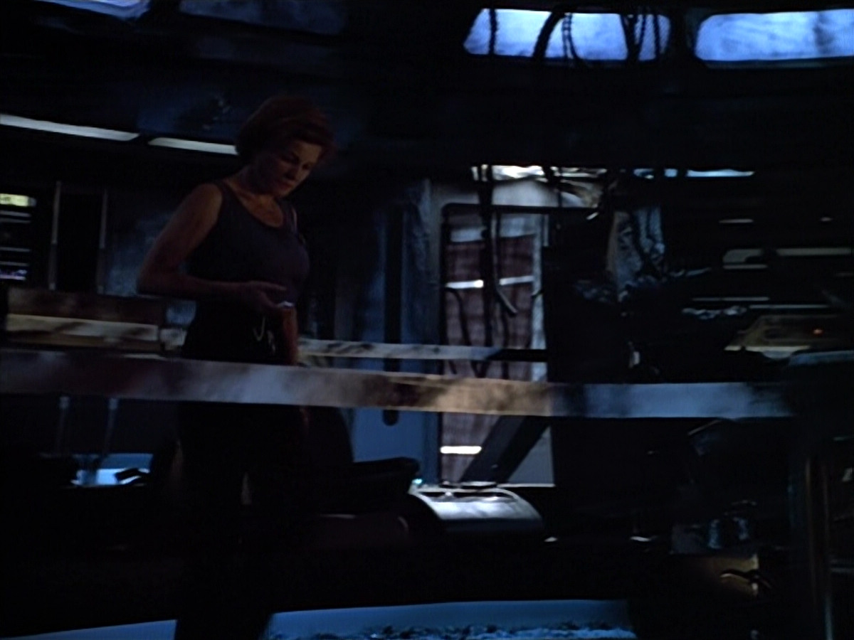 extant_StarTrek_VOY_4x09-YearOfHellPart2_03232.jpg