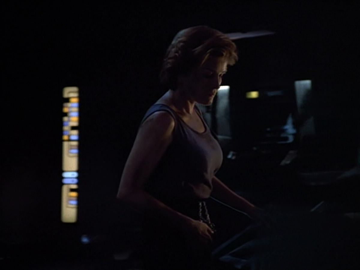 extant_StarTrek_VOY_4x09-YearOfHellPart2_03239.jpg