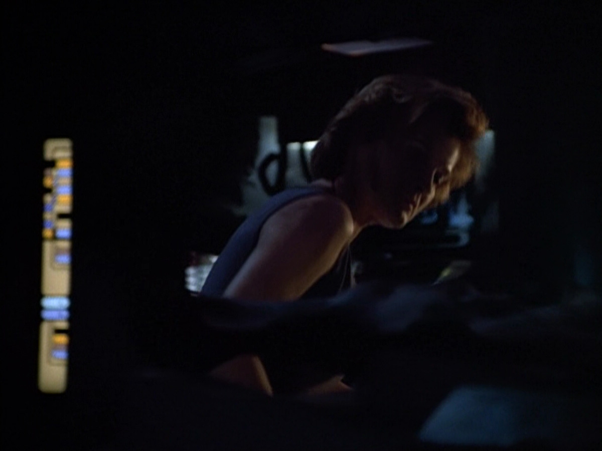 extant_StarTrek_VOY_4x09-YearOfHellPart2_03241.jpg