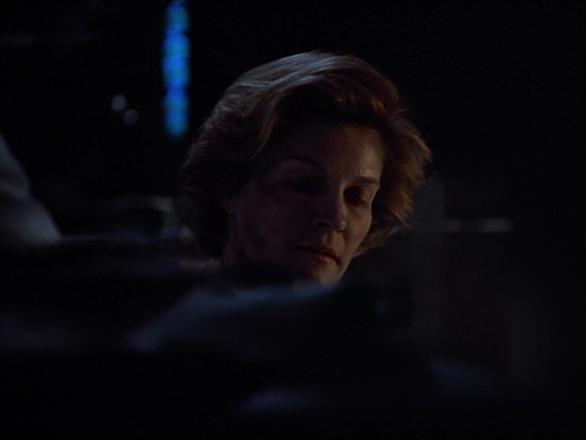 extant_StarTrek_VOY_4x09-YearOfHellPart2_03246.jpg