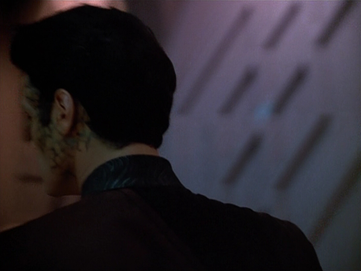 extant_StarTrek_VOY_4x09-YearOfHellPart2_03256.jpg