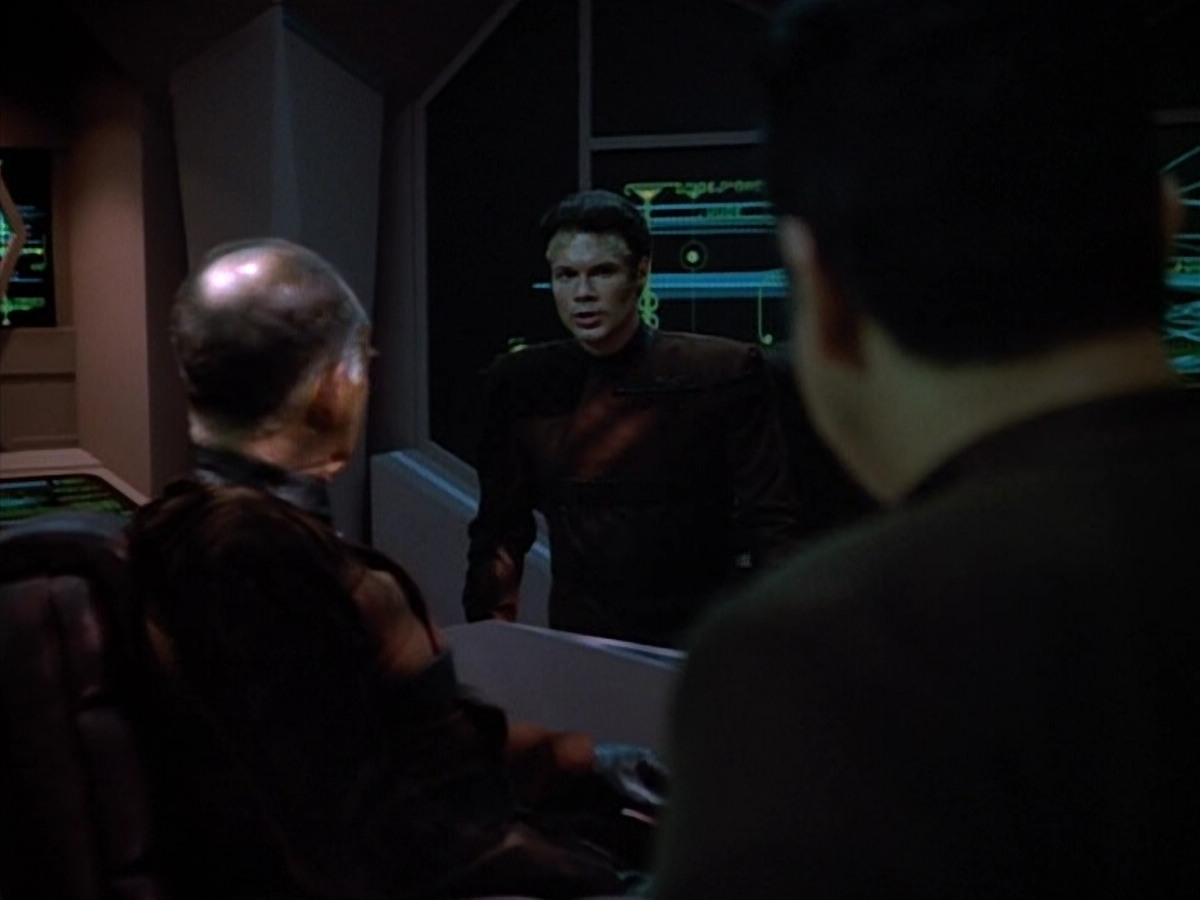 extant_StarTrek_VOY_4x09-YearOfHellPart2_03265.jpg
