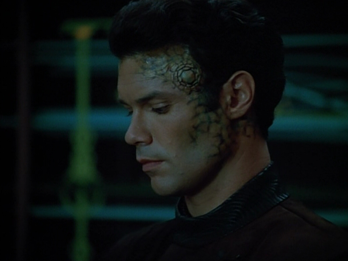 extant_StarTrek_VOY_4x09-YearOfHellPart2_03283.jpg