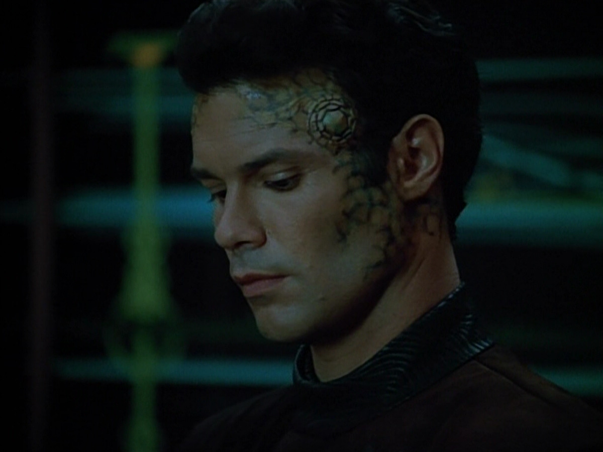 extant_StarTrek_VOY_4x09-YearOfHellPart2_03284.jpg