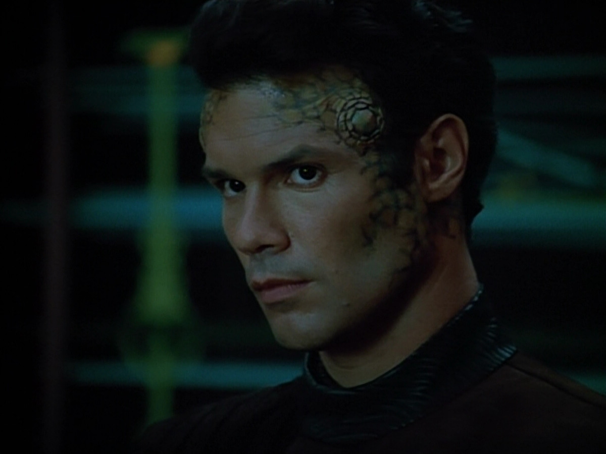 extant_StarTrek_VOY_4x09-YearOfHellPart2_03285.jpg