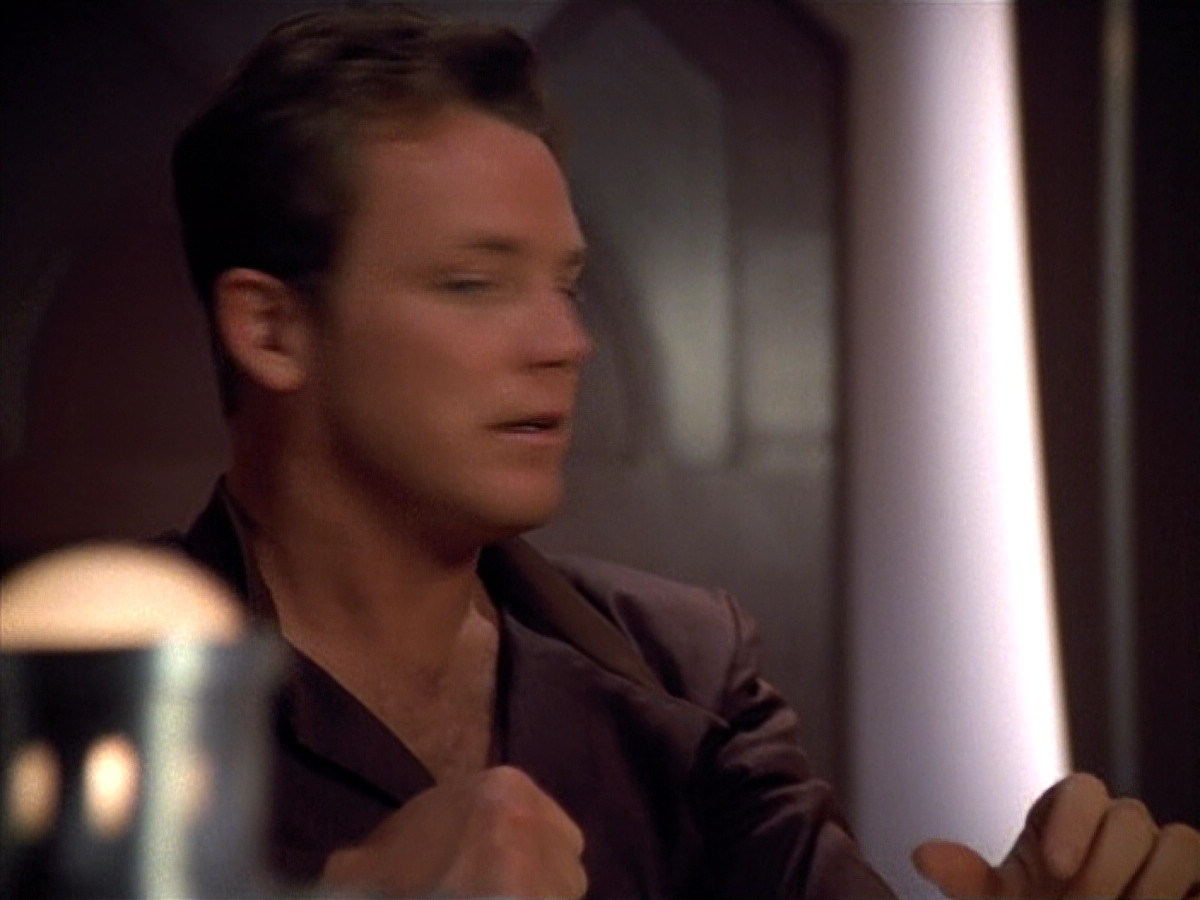 extant_StarTrek_VOY_4x09-YearOfHellPart2_03288.jpg